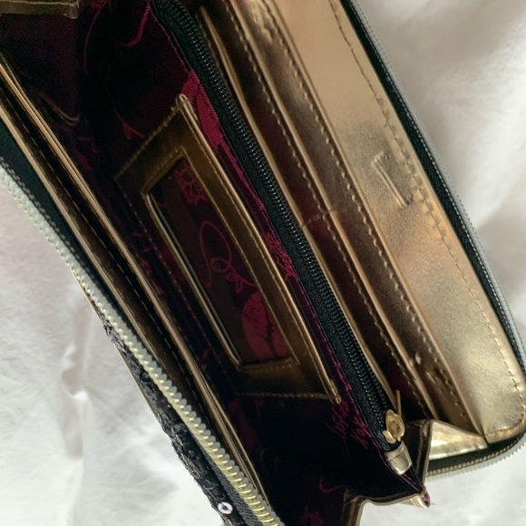 Betsey Johnson black heart wallet - Picture 3 of 3